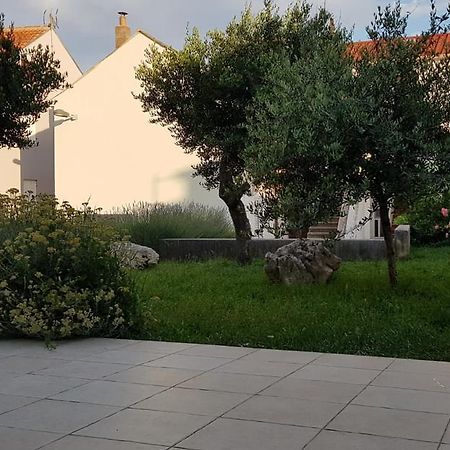 Sobe Zeneral Hotel Novalja Buitenkant foto